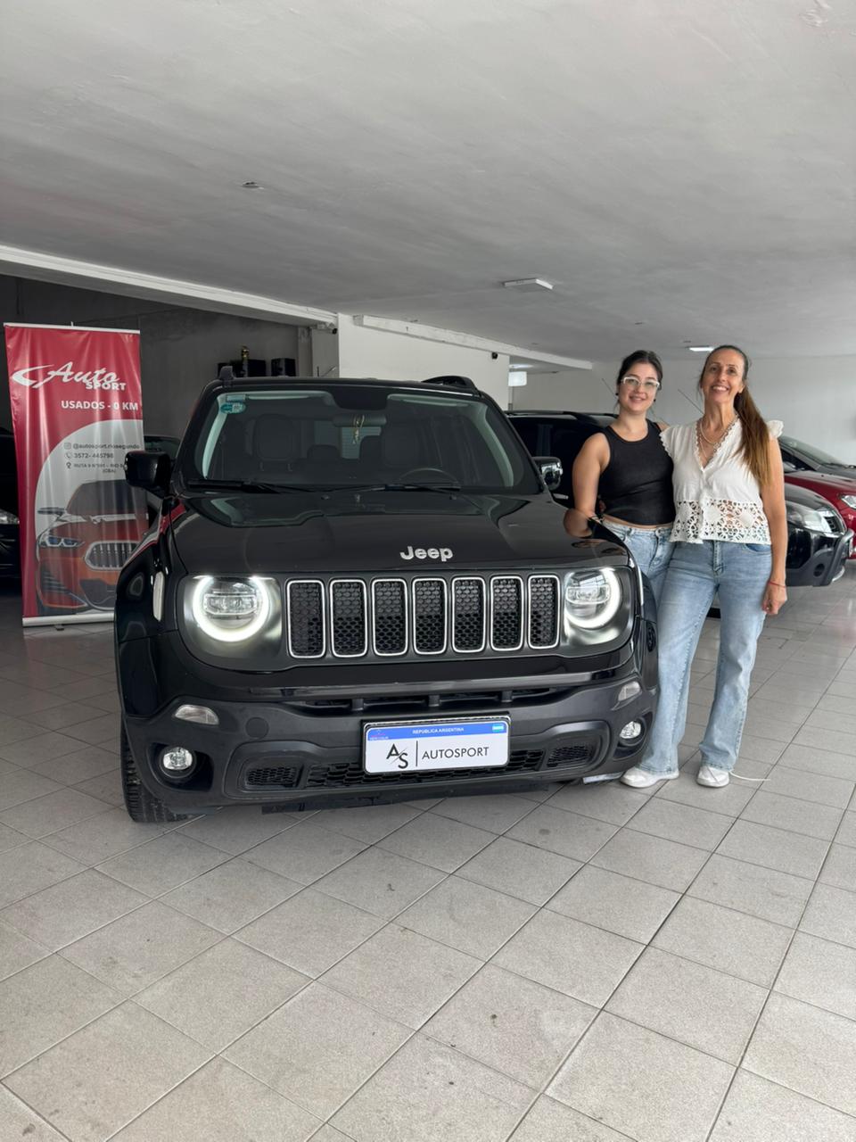 Cliente feliz con su vehículo